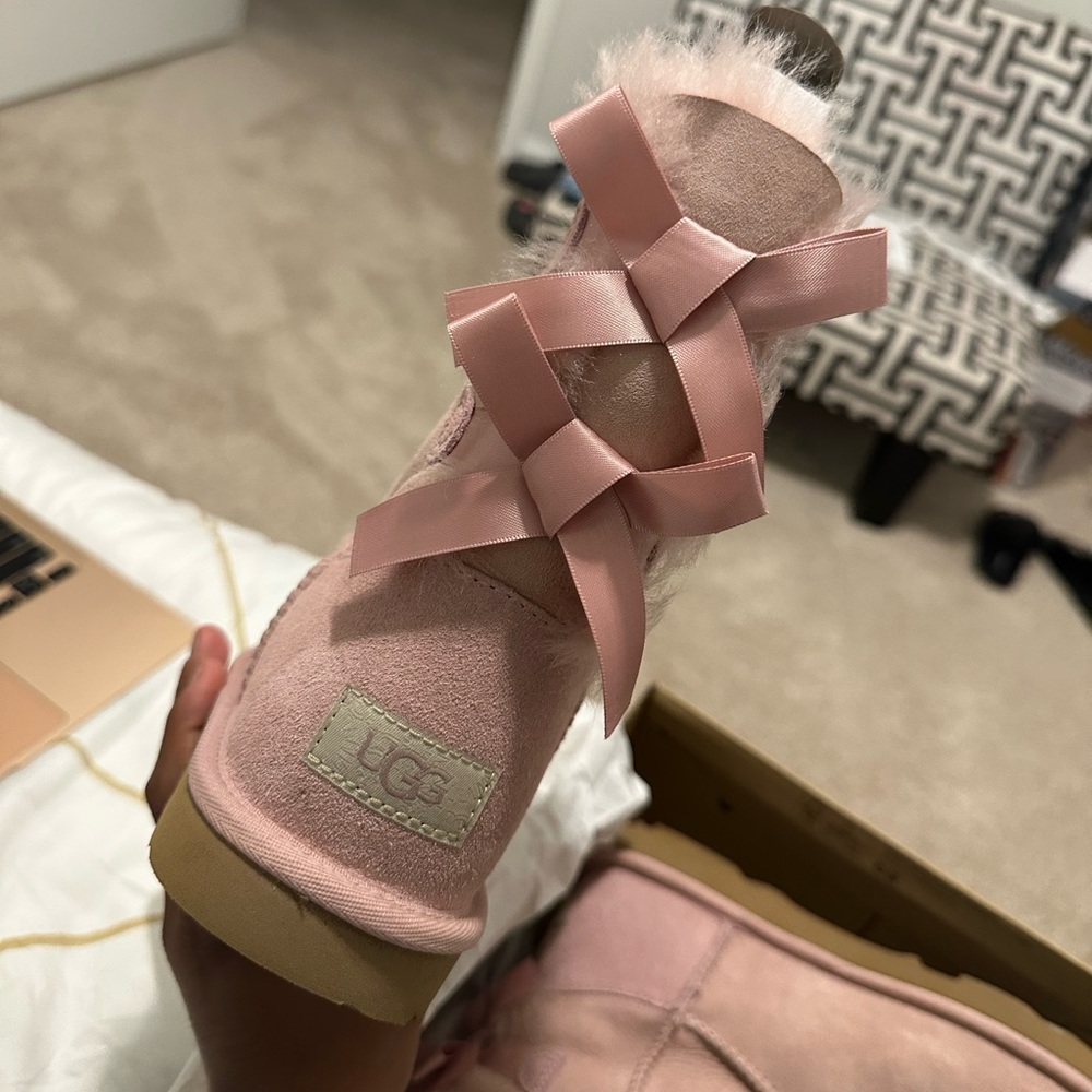 Pink K Bailey Bow ll size 6. In Great condition, fully packaged and worn once.